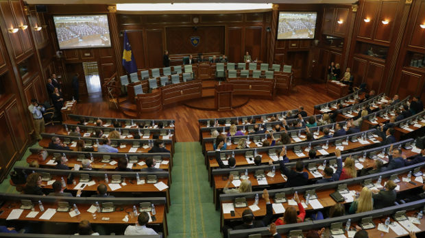 Sednica o raspuštanju kosovskog parlamenta 22. avgusta
