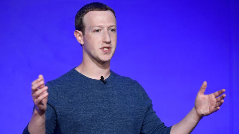 Šef Fejsbuka Mark Zakerberg ne planira ostavku