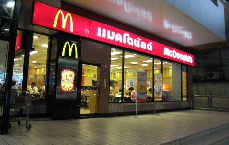 Šef McDonaldsa odstupio nakon otkrića odnosa sa zaposlenicom/kom