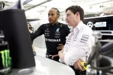 Šef Mercedesa demantuje razlog odlaska Hamiltona