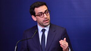 Šef francuske diplomatije: Izrael mora biti izložen pritisku, možda i sankcijama