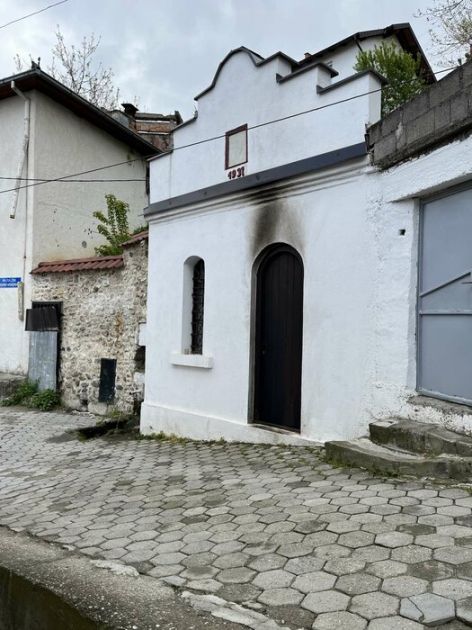 Kosovska policija: Identifikovana tri maloletnika za paljenje crkve u Prizrenu