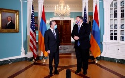 
					Šefovi diplomatija Jermenije i Azerbejdžana u Vašingtonu, borbe se nastavljaju u Nagorno-Karabahu 
					
									