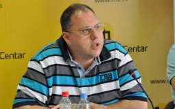 
					Sejdinović: Izvršna vlast uništava medije i pravosuđe 
					
									