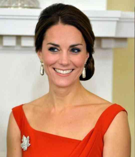 Seksepilnija nego ikad: Kejt Midlton vatrenom haljinom prekršila tradiciju kraljevske porodice