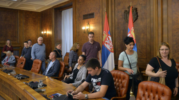 Selfi za govornicom u pres sali Vlade Srbije