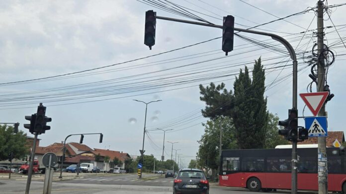 Semafor kod Pantelejske crkve u Nišu ne radi, gužve i rizik od nezgoda