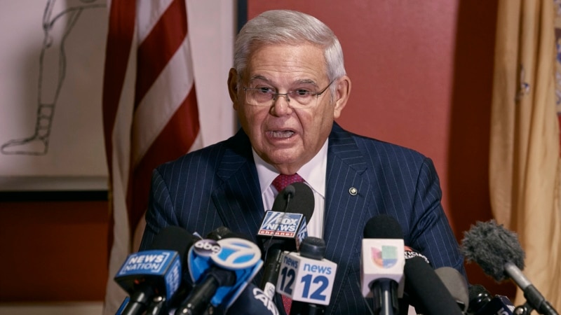 Senator Menendez kaže da će ostati u Kongresu, uprkos optužbama za korupciju