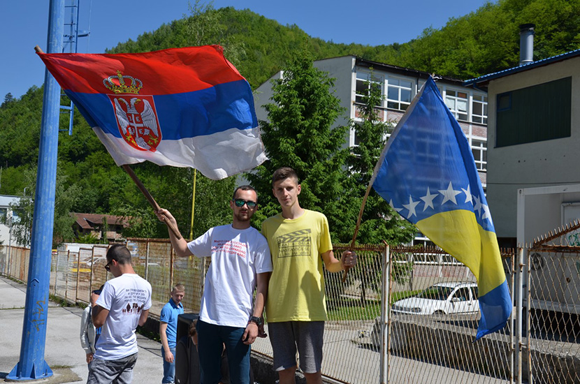 Serbs and Bosniaks from Srebrenica with a trumpets celebrated the end of school: They showed love and unity, and sent a strong message to politicians (PHOTO)