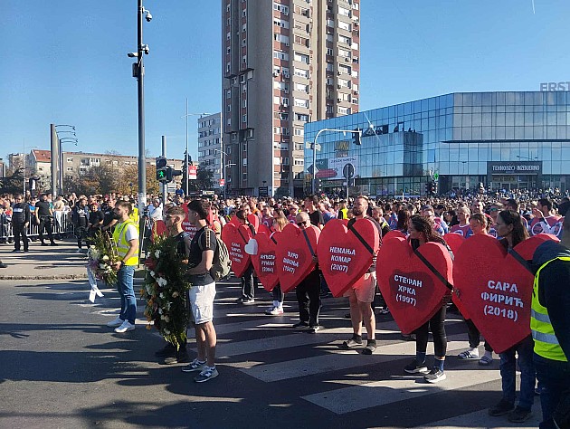 Šesnaestominutnom tišinom odata pošta stradalima u padu nadstrešnice