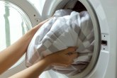 Šest trikova za pranje jorgana u veš-mašini: Na šta prvo treba da obratimo pažnju?