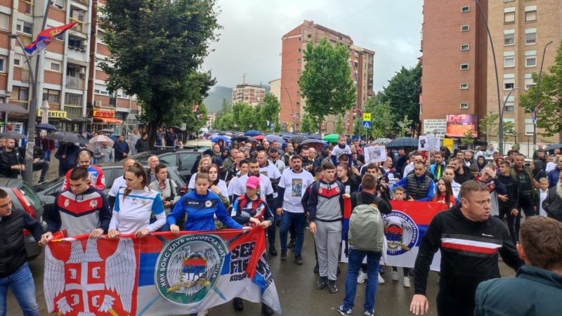 Šetnja u Severnoj Mitrovici u znak podrške uhapšenima