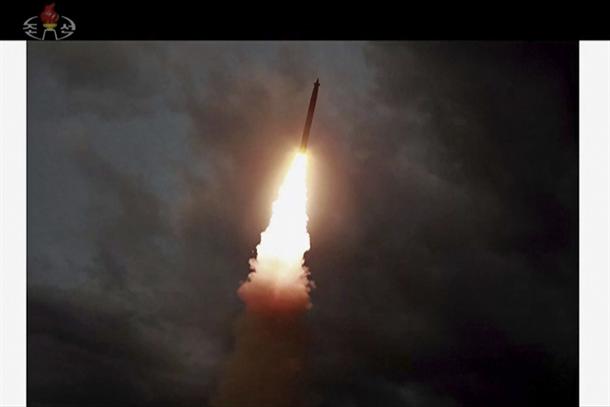 Severna Koreja: Ispaljene rakete, Kim ponovo jaše  