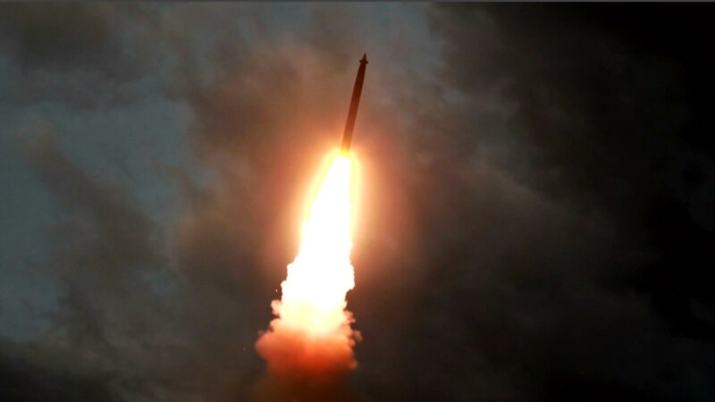 Severna Koreja ispalila dve rakete kao odgovor na vežbe Južne Koreje i SAD