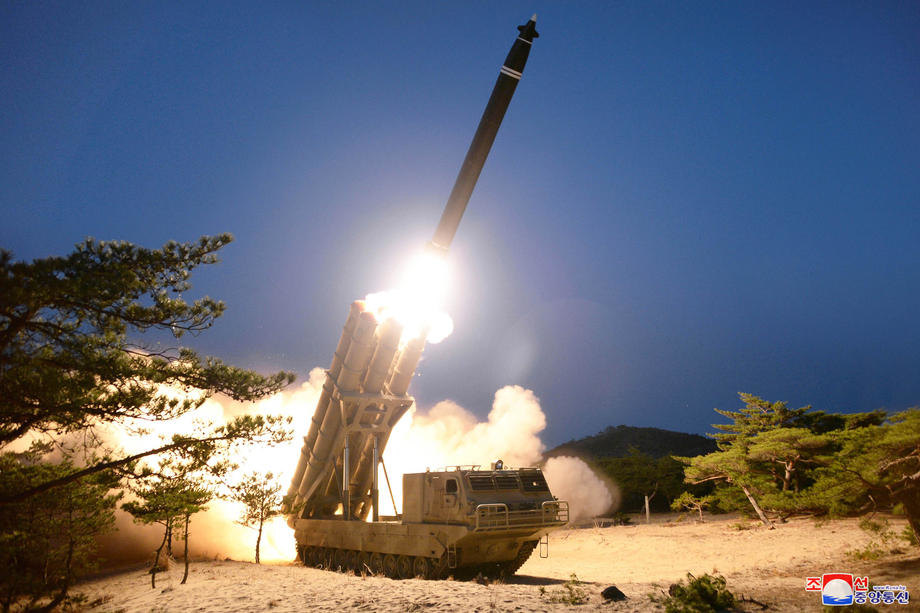 Severna Koreja ispalila još jednu balističku raketu, Haris u Južnoj Koreji