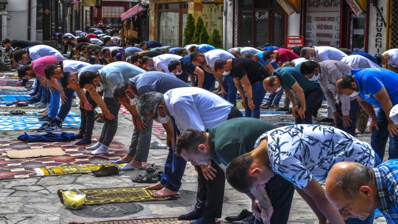 Severna Makedonija između praznovanja i zabrana zbog korone
