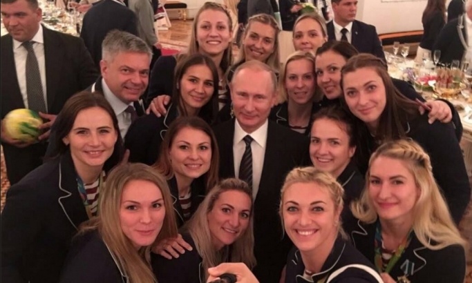 Shvatite, Rusi obožavaju Putina, a mi im pomažemo u tome