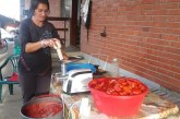 Sigurna zarada za domaćice: Biljana ručno samelje i do 2.000 kilograma paradajza i sve se proda