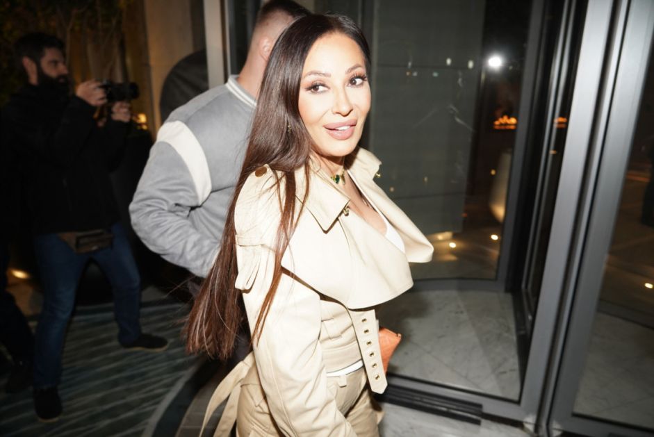 Šik komplet, besprekorna frizura i šminka: Ceca na gala proslavi kod kumova