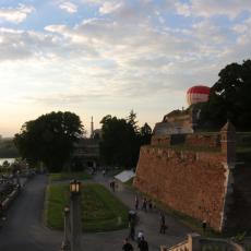 Simbol Beograda izlazi iz sivila: Osvetljeno četiri objekta na tvrđavi ali tu nije kraj