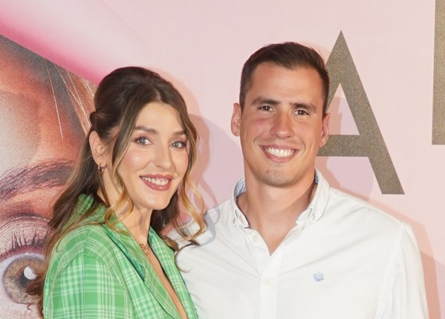 Sin Anđele i Mihaila Dudaša osvojio Instagram: Pogledajte kako uživa dok ga čuvaju poznati baka i deka (FOTO)