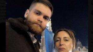 Sin profesorke koja štrajkuje glađu: Majku su mi odveli u bolnicu, ne može da govori, ne može da hoda