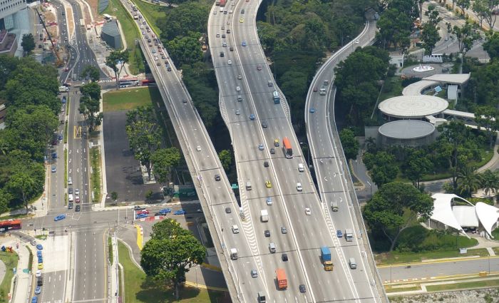 Singapur uveo dozvolu za kretanje automobila koja košta 31.000 evra