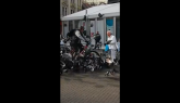 Širi se snimak bicikliste koji gazi jato golubova u centru Zagreba VIDEO