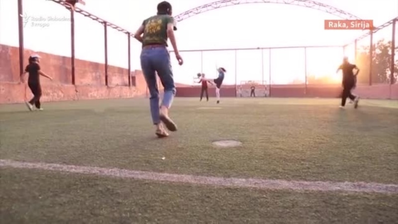 Sirijke fudbalom prkose normama