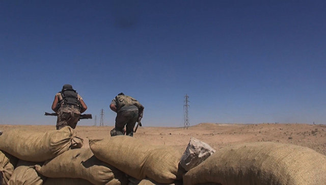 Sirijska vojska „čisti” teritoriju oko vazduhoplovne baze u Deir ez Zoru