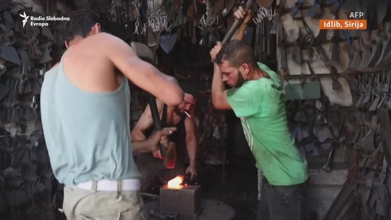 Sirijskom kovaču toplota i muka i alat