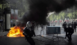 Situacija se smirila u Parizu posle nereda na Jelisejskim poljima