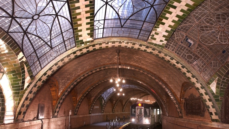 Sjaj napuštenog njujorškog metroa: Lusteri, svodovi i vitraži