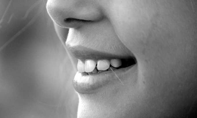 Sjajan trik: Evo zbog čega zvezde imaju tako bele zube