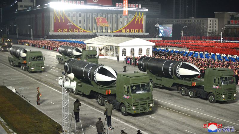 Sjeverna Koreja na vojnoj paradi pokazala nove rakete podmornice