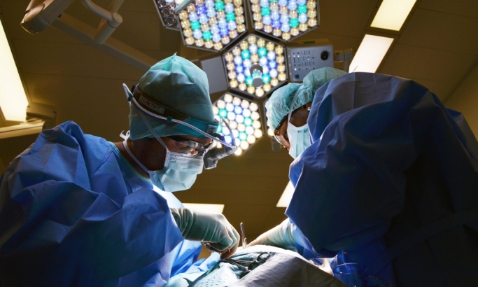 Skandal u operacionoj sali: Otvorio pacijenta pa đuskao sa njegovim tkivom