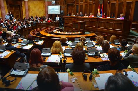 Skandalozna izjava poljskog poslanika: Žene su SLABIJE, NIŽE I MANJE INTELIGENTNE