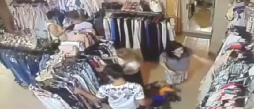 Skandalozna pljačka u Pančevu: Trudnica zamajava prodavačicu, a ostatak ekipe kupi sve pred sobom! (VIDEO)