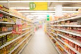 Skandalozna scena iz beogradskog supermarketa: Glodar šeta po proizvodima VIDEO