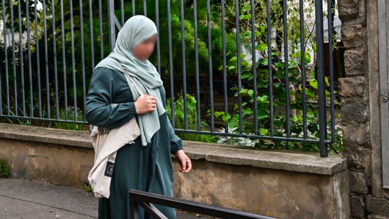 Škole u Francuskoj vratile kući djevojčice jer su nosile odjeću muslimanki abaju