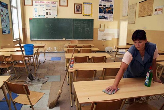 Škole u Novom Pazaru, Sjenici i Tutinu: Prekobrojne higijeničarke i matematičari