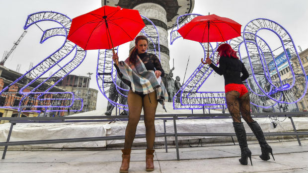Skoplje, crvenim kišobranima protiv nasilja nad seksualnim radnicima