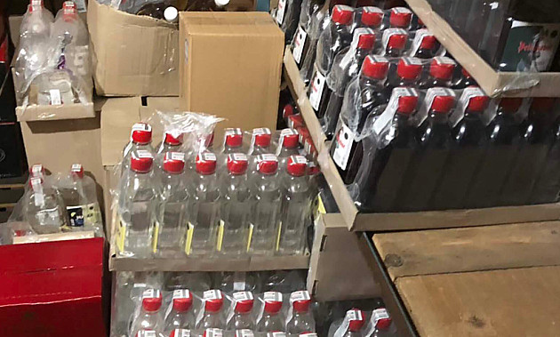 Skoro 7000l alkohola sa falsifikovanim markicama pronađeno na novosadskoj pijaci