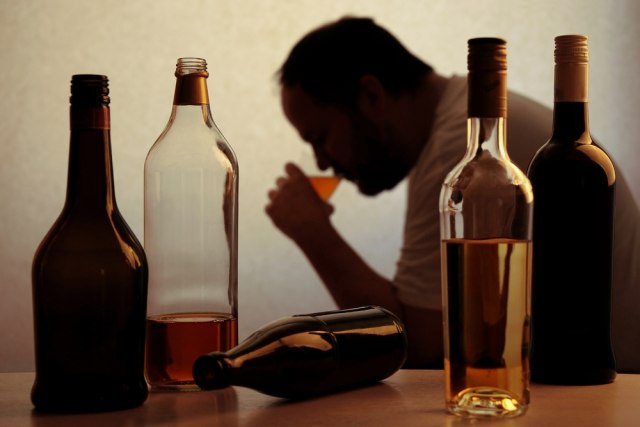 Škotska staje na kraj ubijanju od alkohola