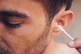 Skrivena tačka zadovoljstva: Orgazam možete doživeti u uhu – lekar objasnio i kako VIDEO