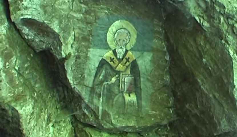 Skriveni dragulj Srbije usred prirodnog rezervata: Božanstvena crkva na 1.450 metara visine iz 3. veka iz koje izvire lekoviti gejzir (VIDEO)