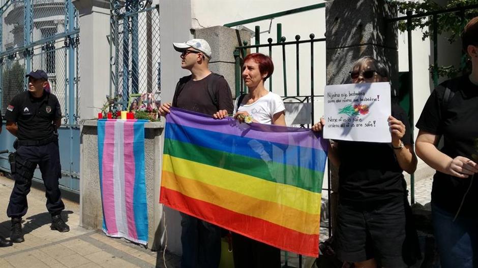 Skup podrške LGBTI osobama ispred ambasade Turske