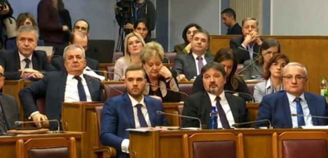 Skupština Crne Gore usvojila sporni zakon o verpoispovesti