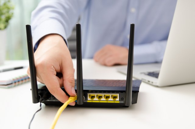 Slab Wi-Fi signal u stanu ili kući? Pojačajte ga jednostavnim trikom