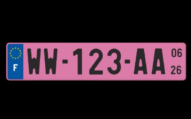 Sledeće godine Francuska (prva) uvodi ružičaste registracijske tablice